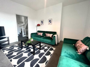 5 Bdrm House Less Than 10 Mins To Newcastle